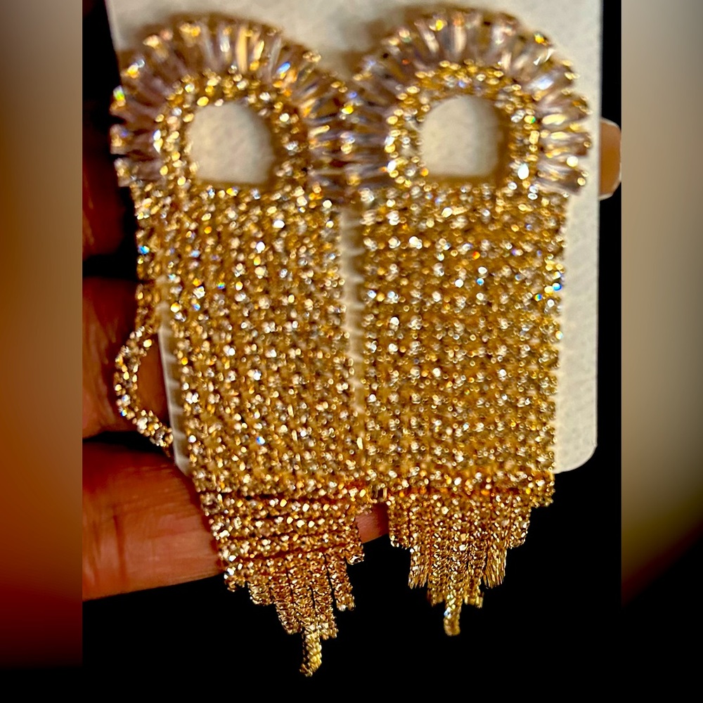 Beautiful Gold dangling earrings